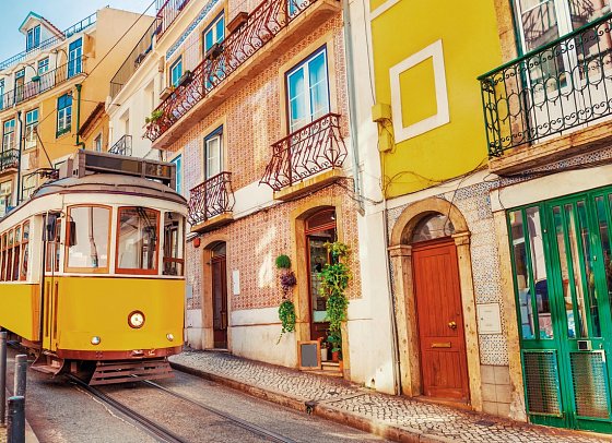 Rundreise Portugal - Historische Straßenbahn in Lissabon