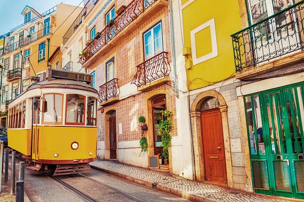 Rundreise Portugal - Historische Straßenbahn in Lissabon
