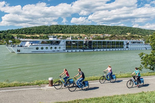 MS Primadonna Kreuzfahrt zum Kennenlernen Wien Linz Passau - MS Primadonna mit Blick auf Klein Pöchlarn