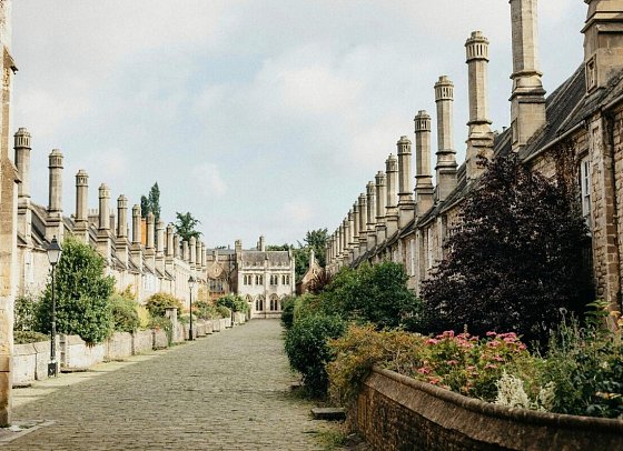 Rundreise Südengland - Cornwall Blütenzauber der Rhododendren - Vicars Close in Wells