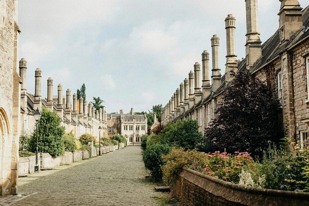 Rundreise Südengland - Cornwall Blütenzauber der Rhododendren - Vicars Close in Wells