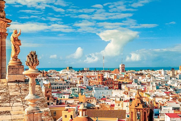 Vom Mittelmeer an die Nordsee mit Costa Favolosa - Cádiz