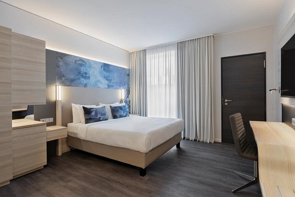 Courtyard by Marriott Munich & Therme Erding - Superiorzimmermit Queensize-Bett