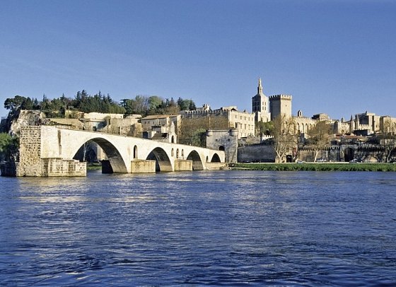 Rundreise Die schönsten Seiten Südfrankreichs - Provence und Cote d´Azur - Papstpalast mit Pont d´Avignon