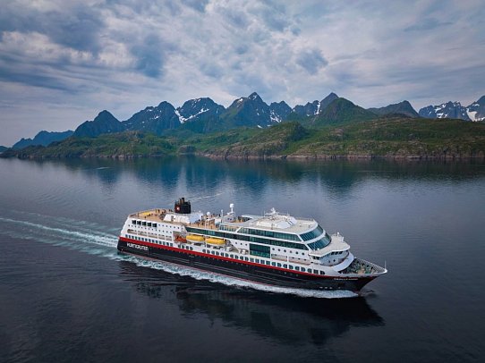 Nordlichter - mit Hurtigruten Signature Nordkap-Linie MS Trollfjord