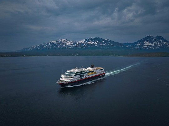 Nordlichter - mit Hurtigruten Signature Nordkap-Linie MS Trollfjord