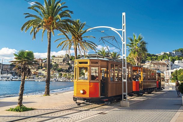 Standortrundreise zu Mallorcas Mandelblüte - Historische Straßenbahn, Port de Sóller