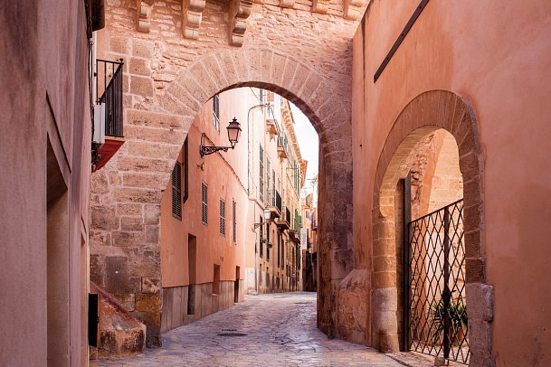 Standortrundreise zu Mallorcas Mandelblüte - Altstadt von Palma