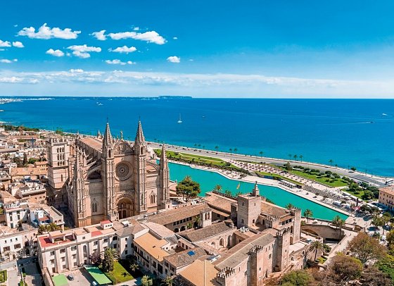 Von Mallorca über Portugal nach Hamburg mit AIDAperla - Kathedrale von Palma