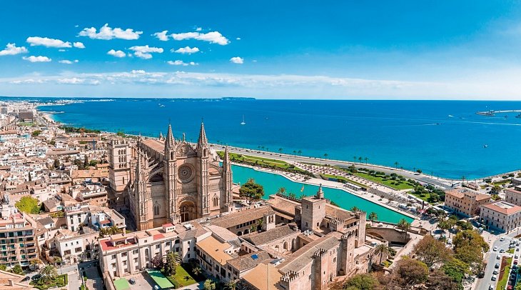 Von Mallorca über Portugal nach Hamburg mit AIDAperla - Kathedrale von Palma