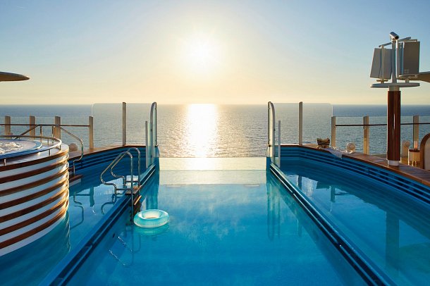 Perlen am Mittelmeer & Kanaren mit AIDAcosma - Infinitypool