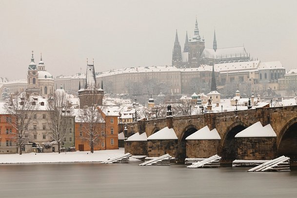 Advent in Prag Stadt der Tausend Türme Bahnreise - Prag im Winter