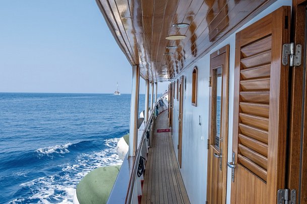 Blaue Reise - Kreuzfahrt zwischen 1000 Inseln - Atmosphäre am Schiff