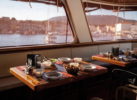 Blaue Reise - Kreuzfahrt zwischen 1000 Inseln ab/bis Trogir - Atmosphäre am Schiff