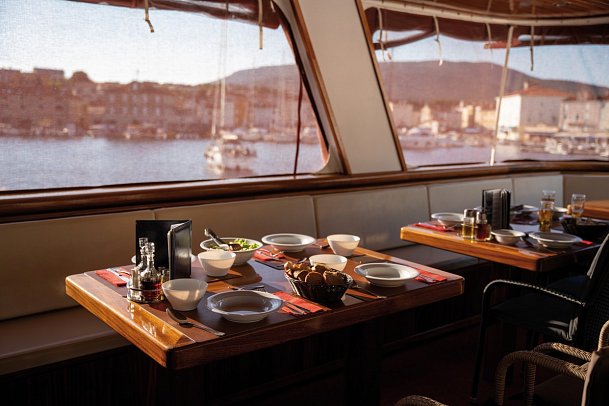 Blaue Reise - Kreuzfahrt zwischen 1000 Inseln ab/bis Trogir - Atmosphäre am Schiff