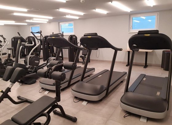 Thermenhotel Vier Jahreszeiten - Familienfreundlichkeit trifft Komfort - Fitnessraum