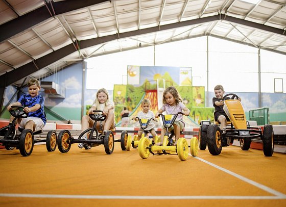 Thermenhotel Vier Jahreszeiten - Familienfreundlichkeit trifft Komfort - Kinder spielen