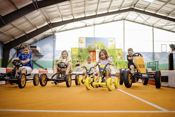 Thermenhotel Vier Jahreszeiten - Familienfreundlichkeit trifft Komfort - Kinder spielen