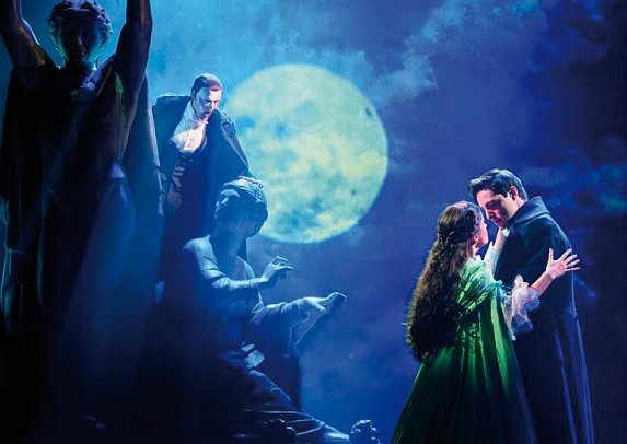 Ibis Hotel Mariahilf & DAS PHANTOM DER OPER - Raimund Theater, Aufführung 